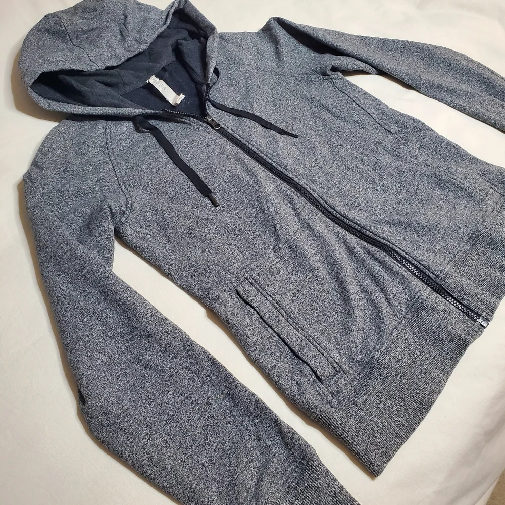 Lululemon Women's Zipup Hoodie - Picture 3 of 11